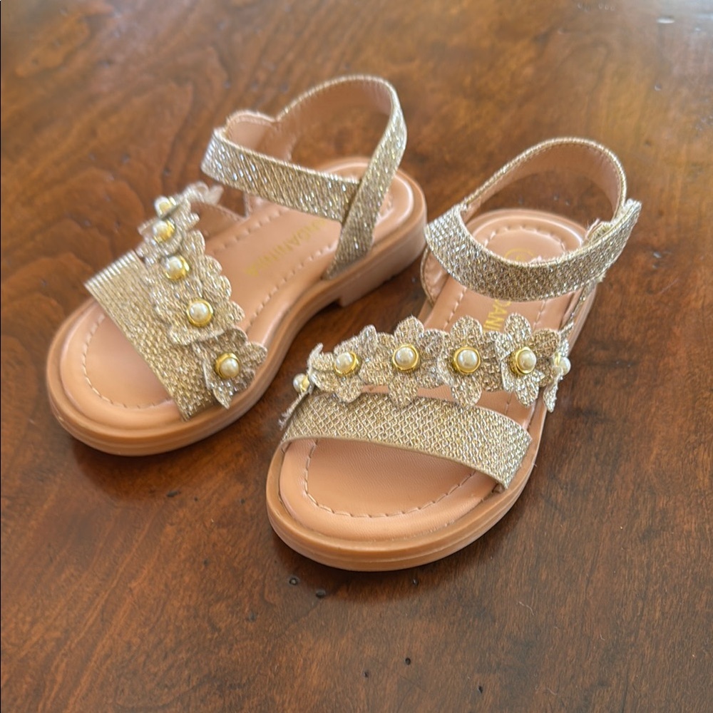 Gold Open-Toe Sandals with Ankle Strap and Floral Decoration